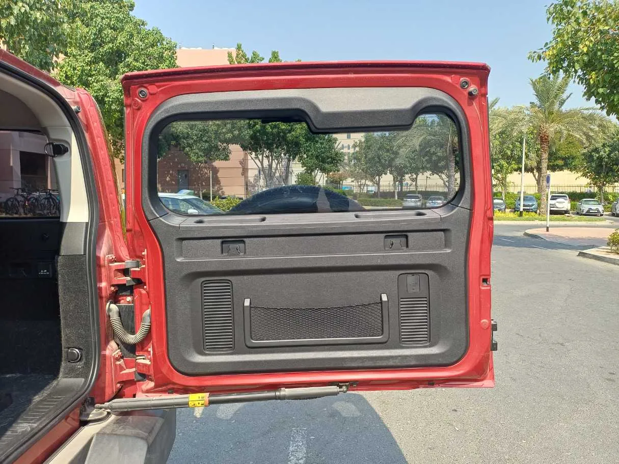 Car image 19