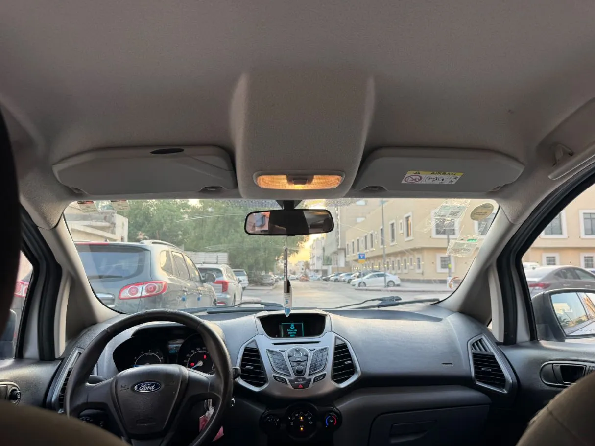 Car image 14
