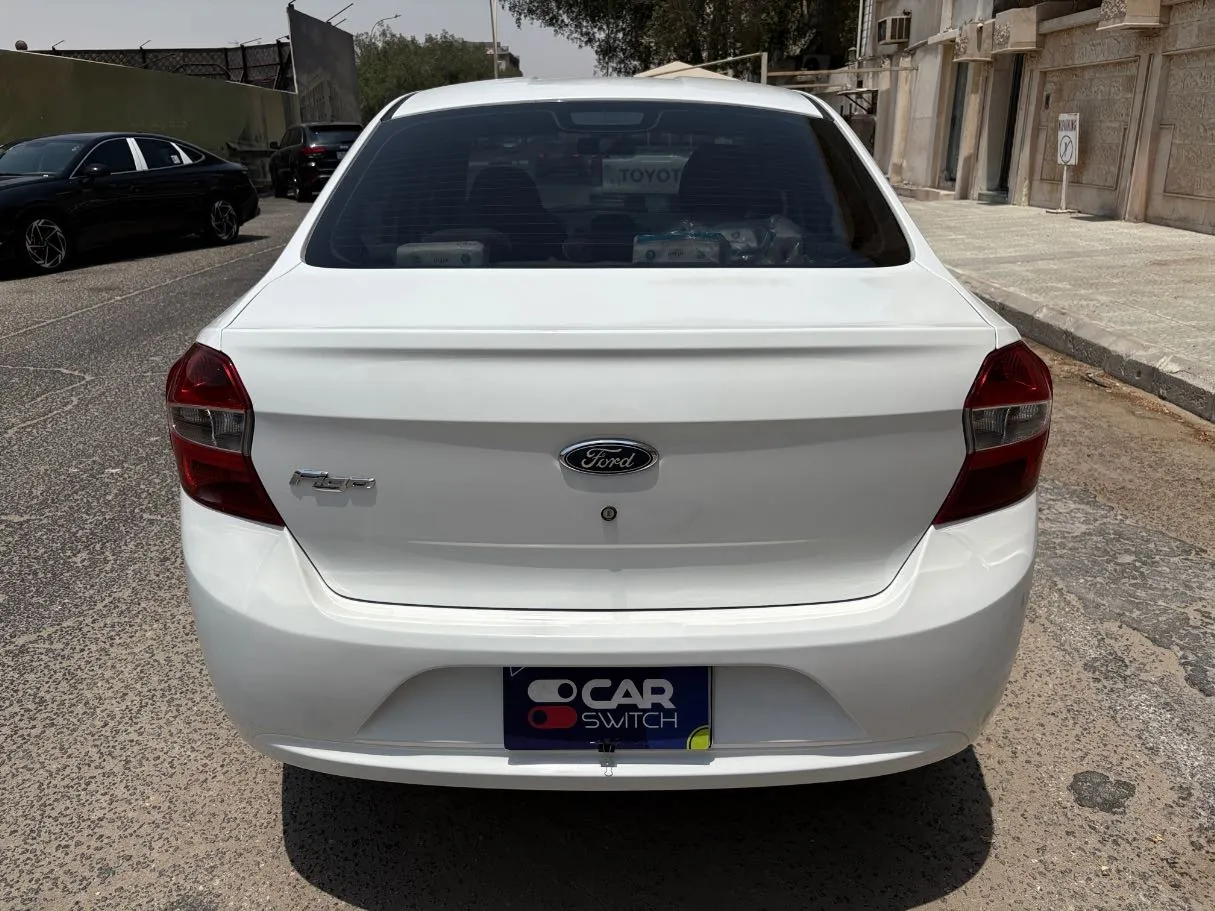 Car image 6