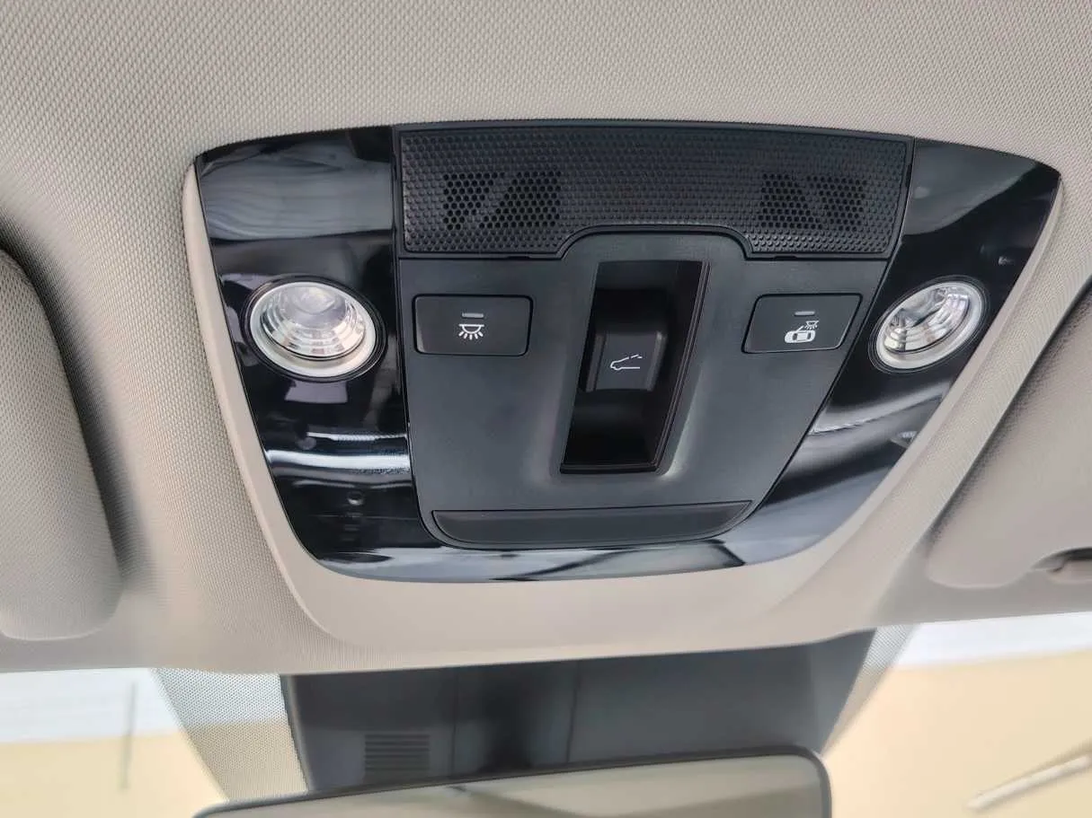 Car image 29