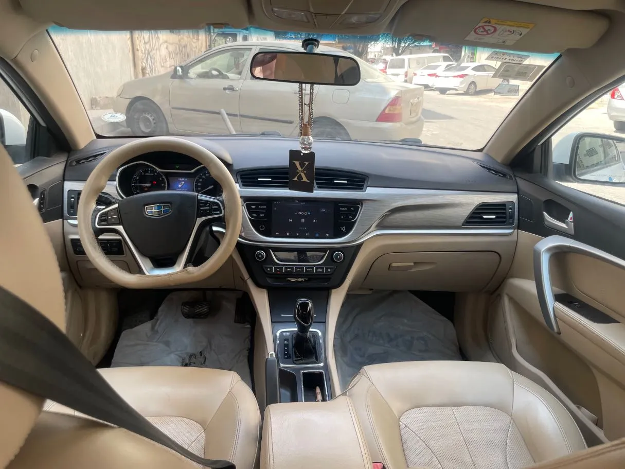 Car image 17