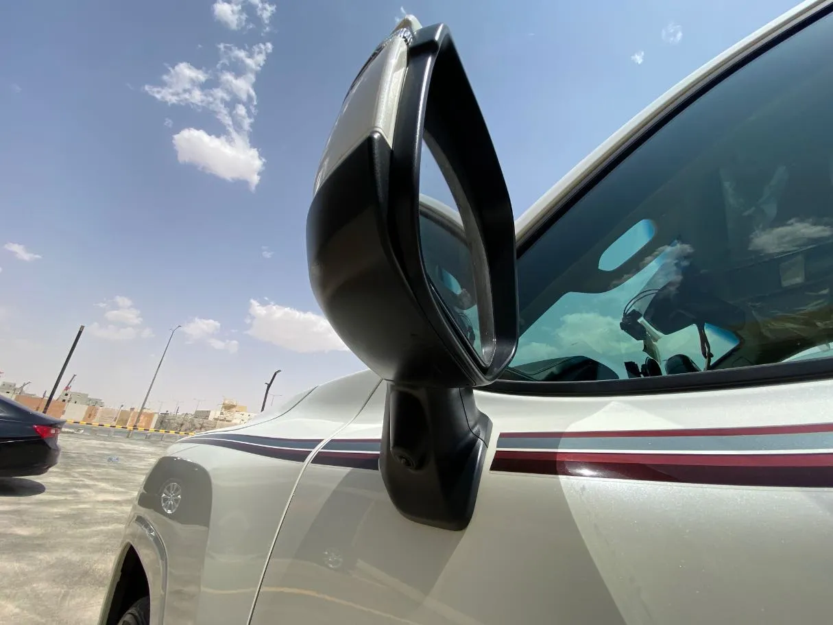 Car image 22