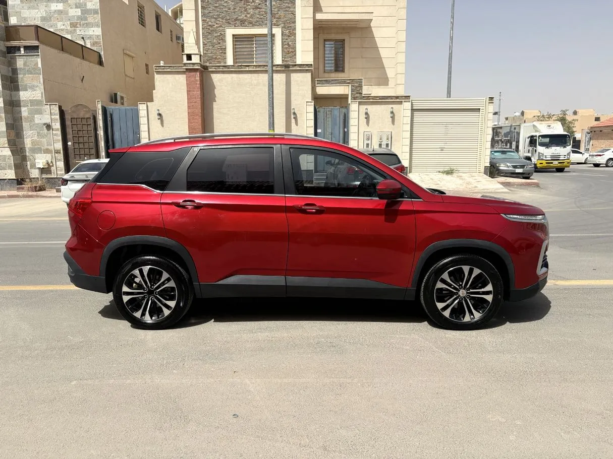 Car image 4