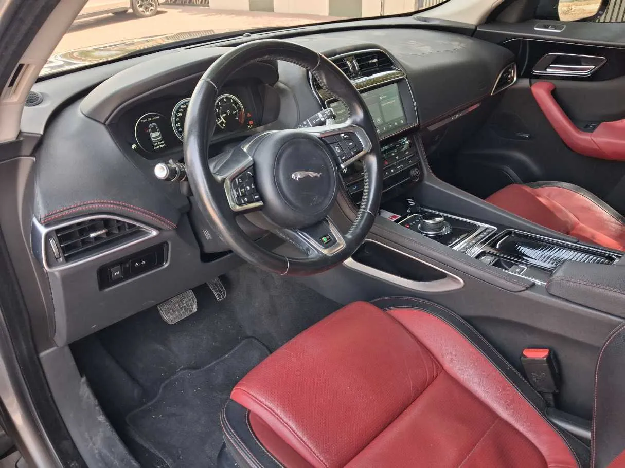 Car image 11