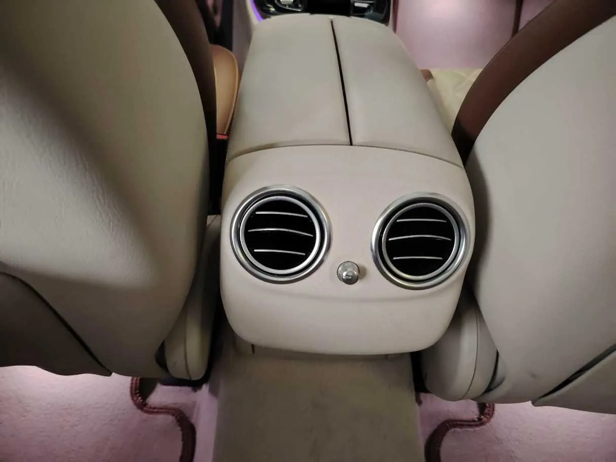 Car image 32