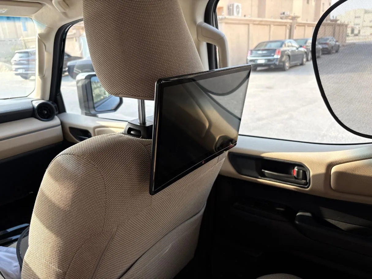 Car image 30