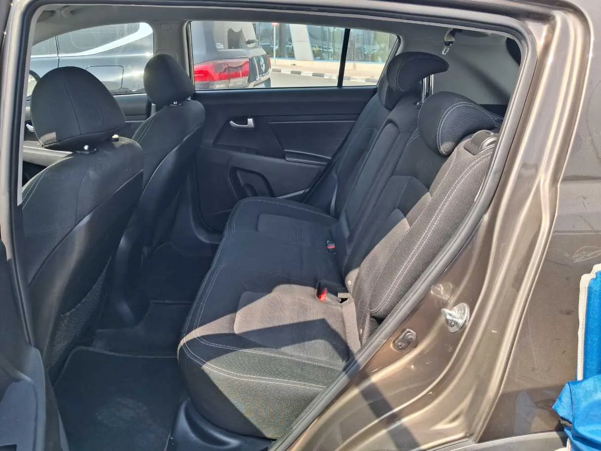 Car image 8