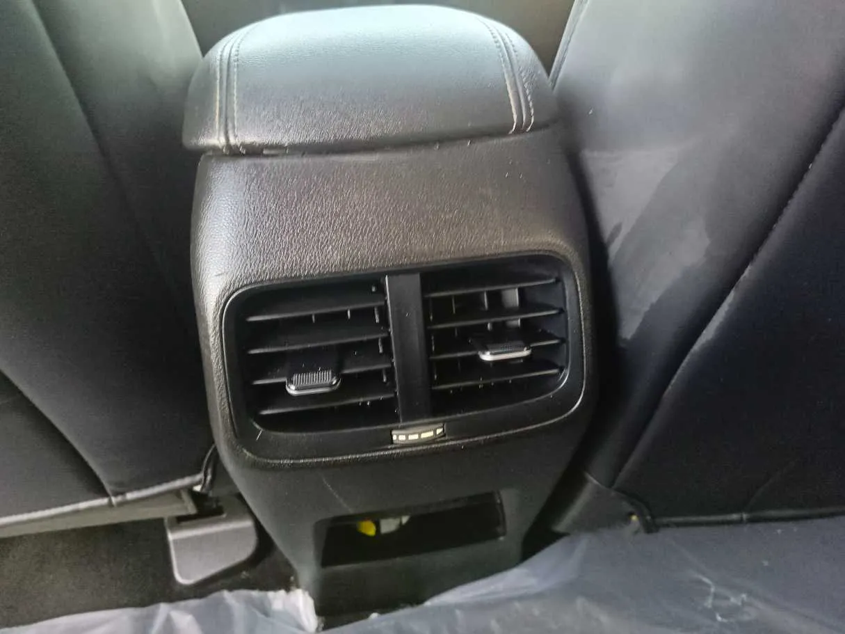 Car image 35