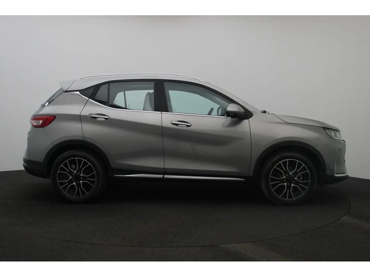 Car image 13