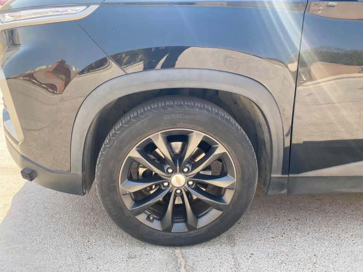 Car image 10