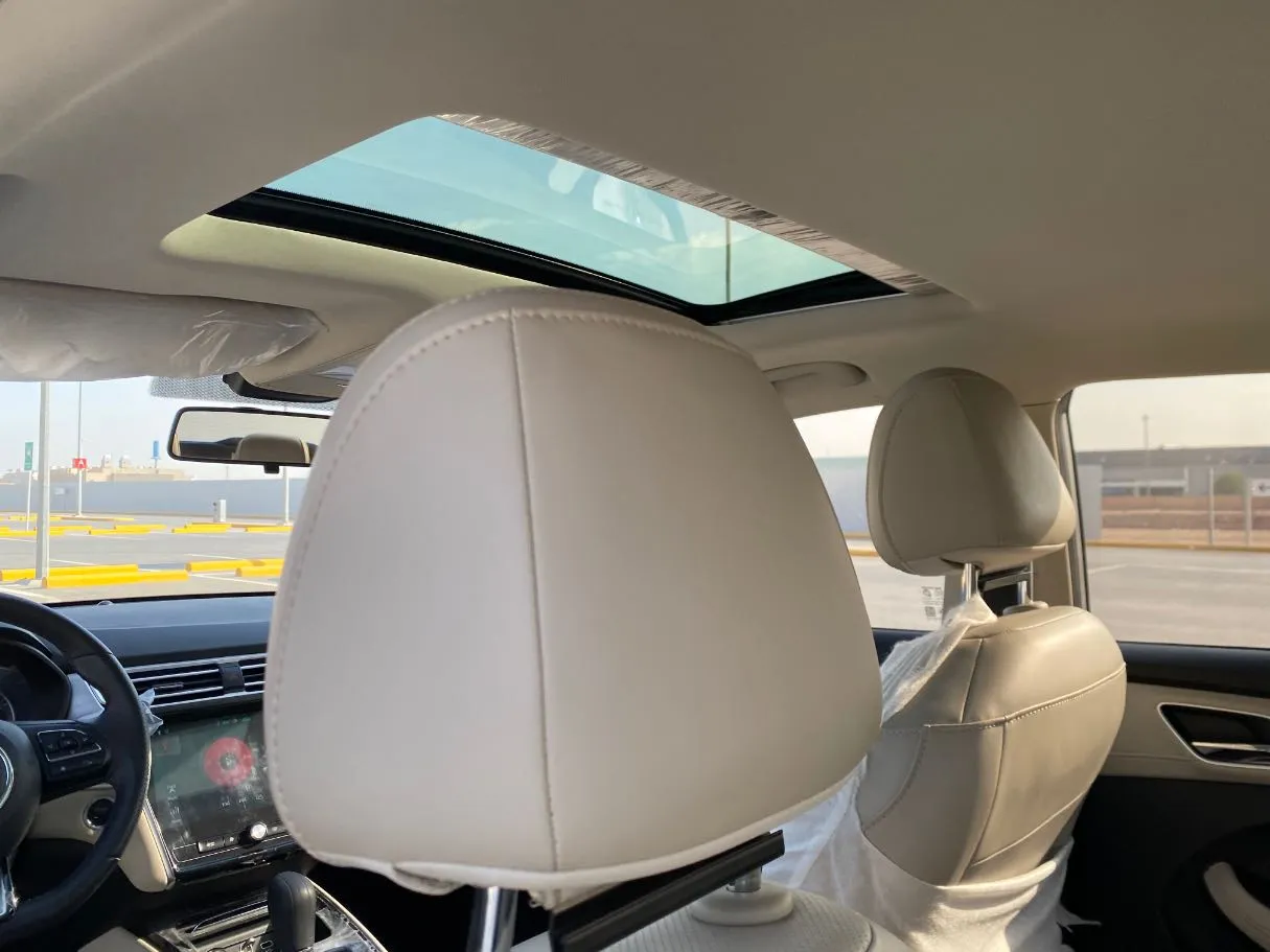 Car image 14