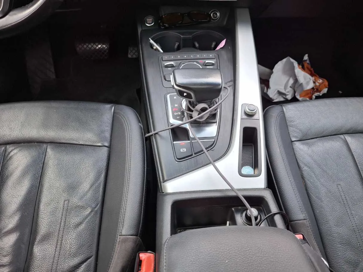 Car image 16
