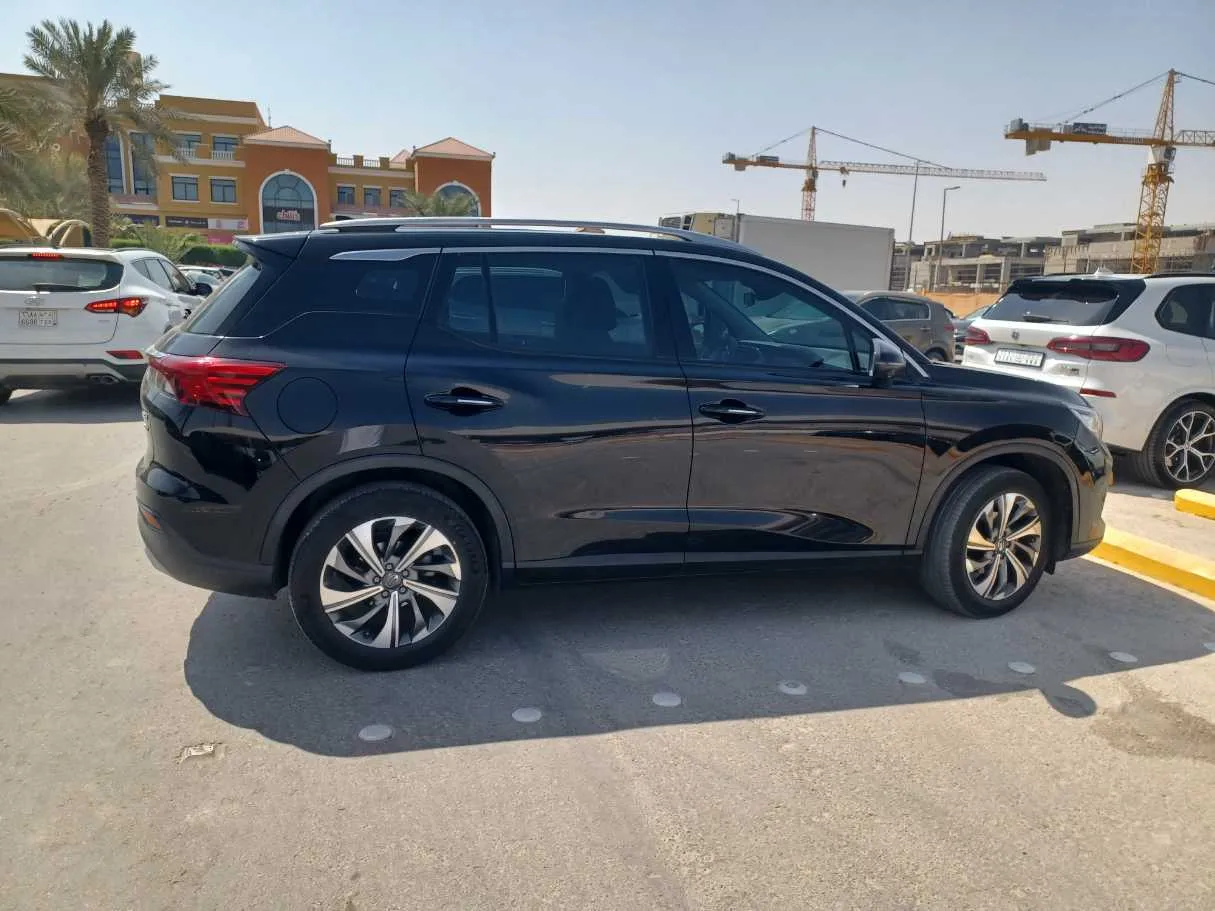 Car image 4