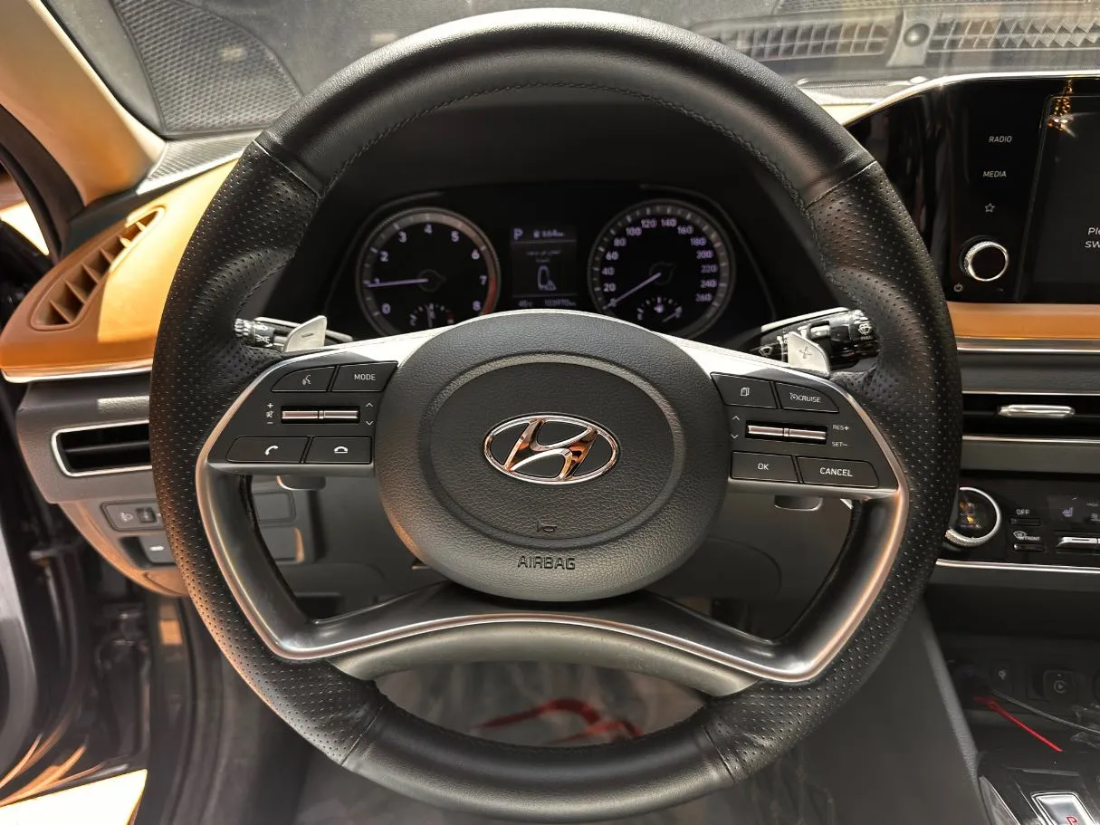 Car image 20