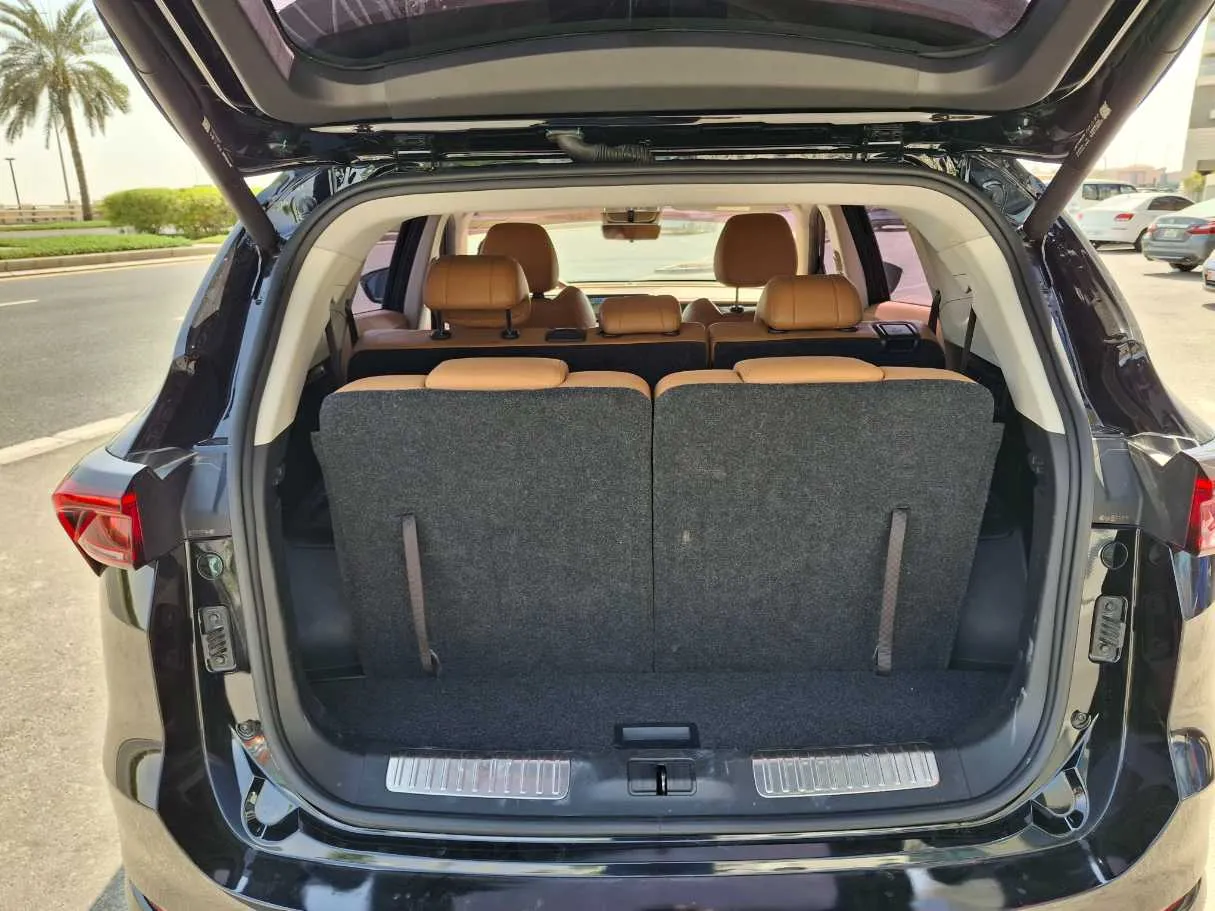 Car image 24