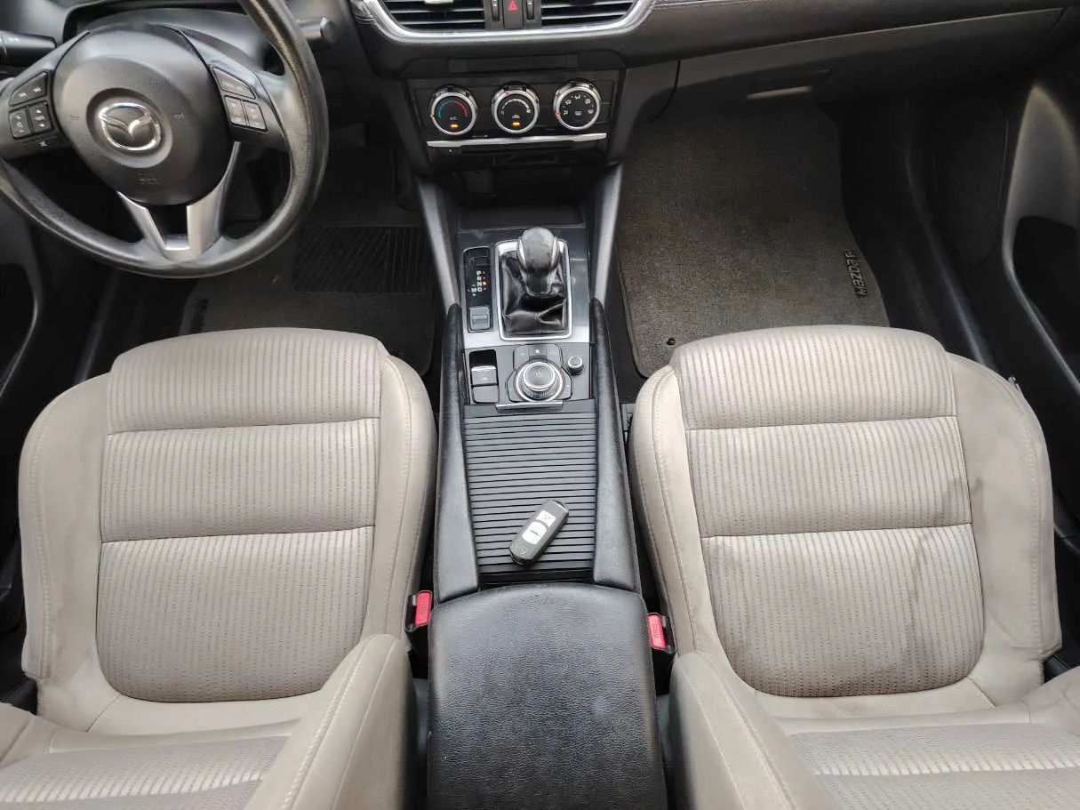 Car image 18