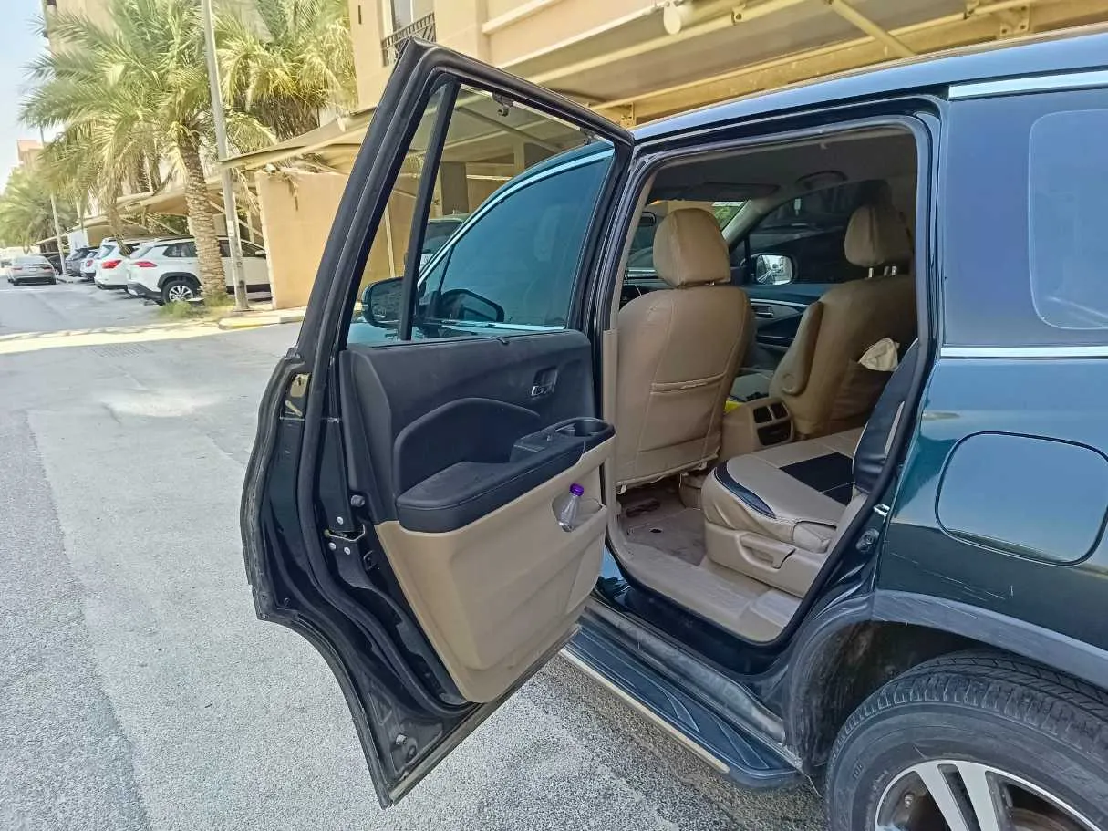Car image 14