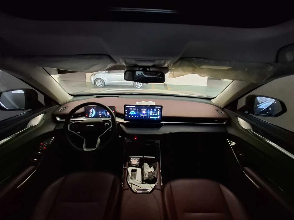 Car image 14