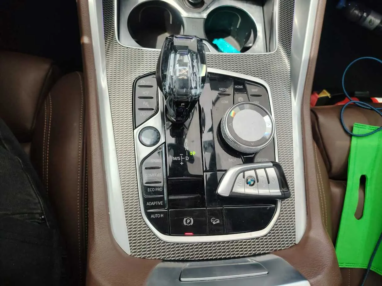 Car image 24
