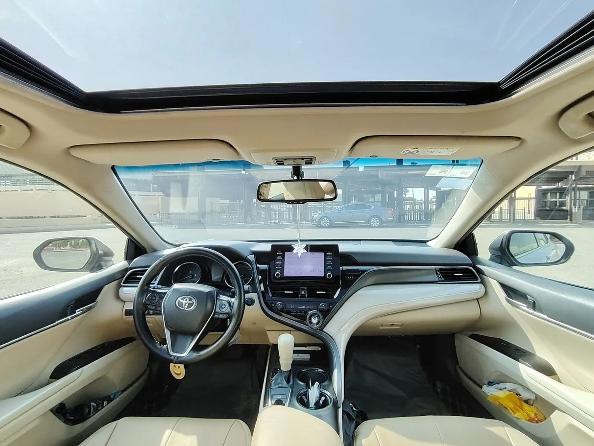 Car image 17