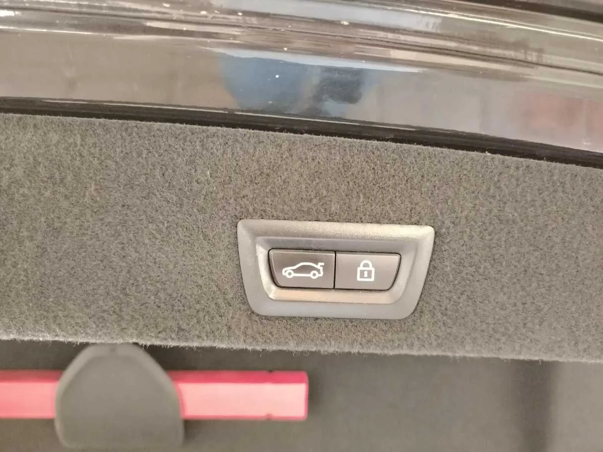 Car image 36