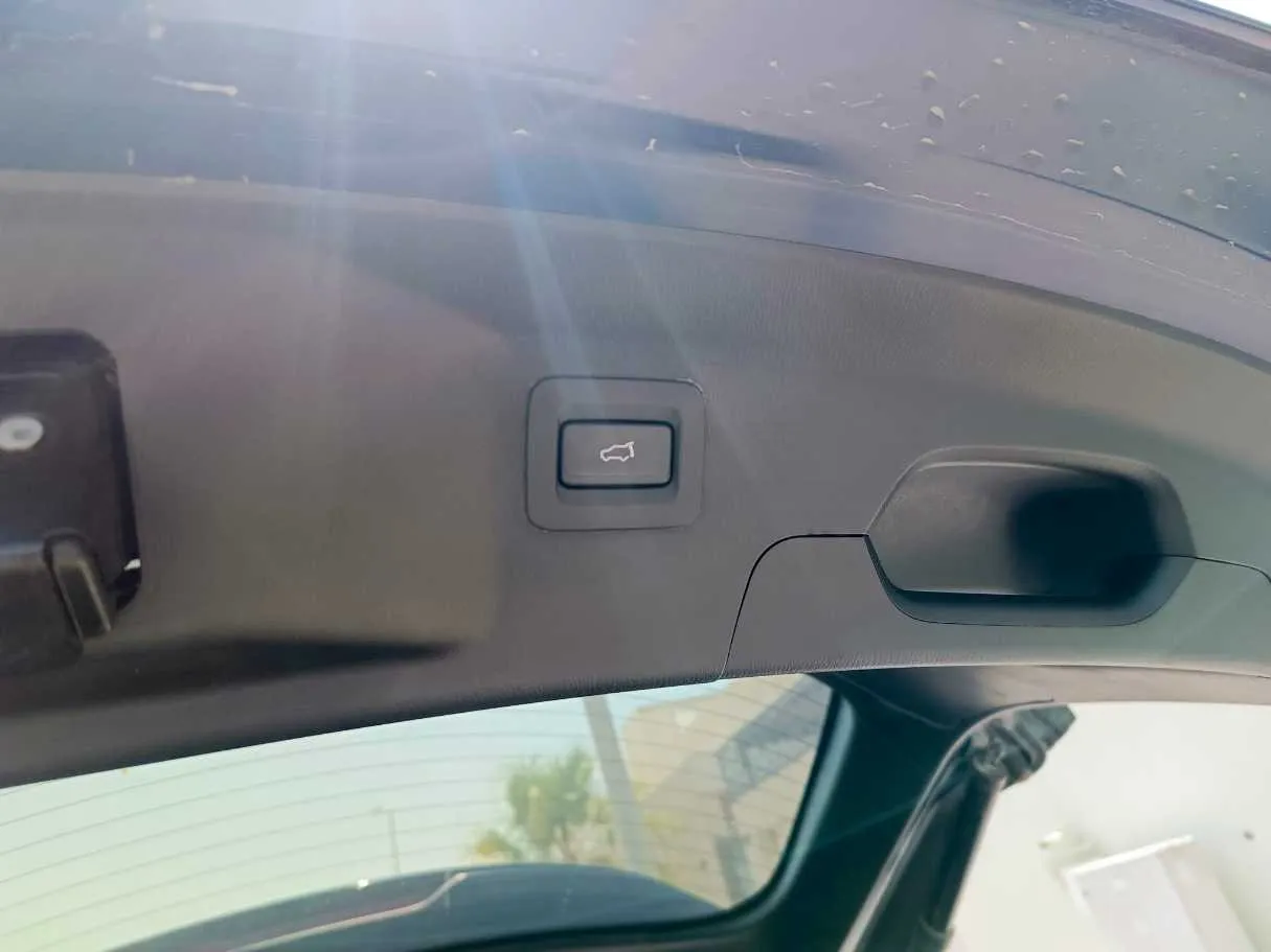 Car image 33