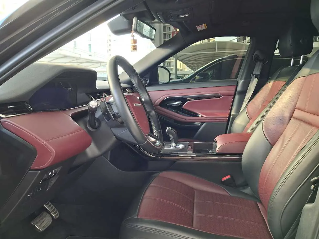 Car image 11