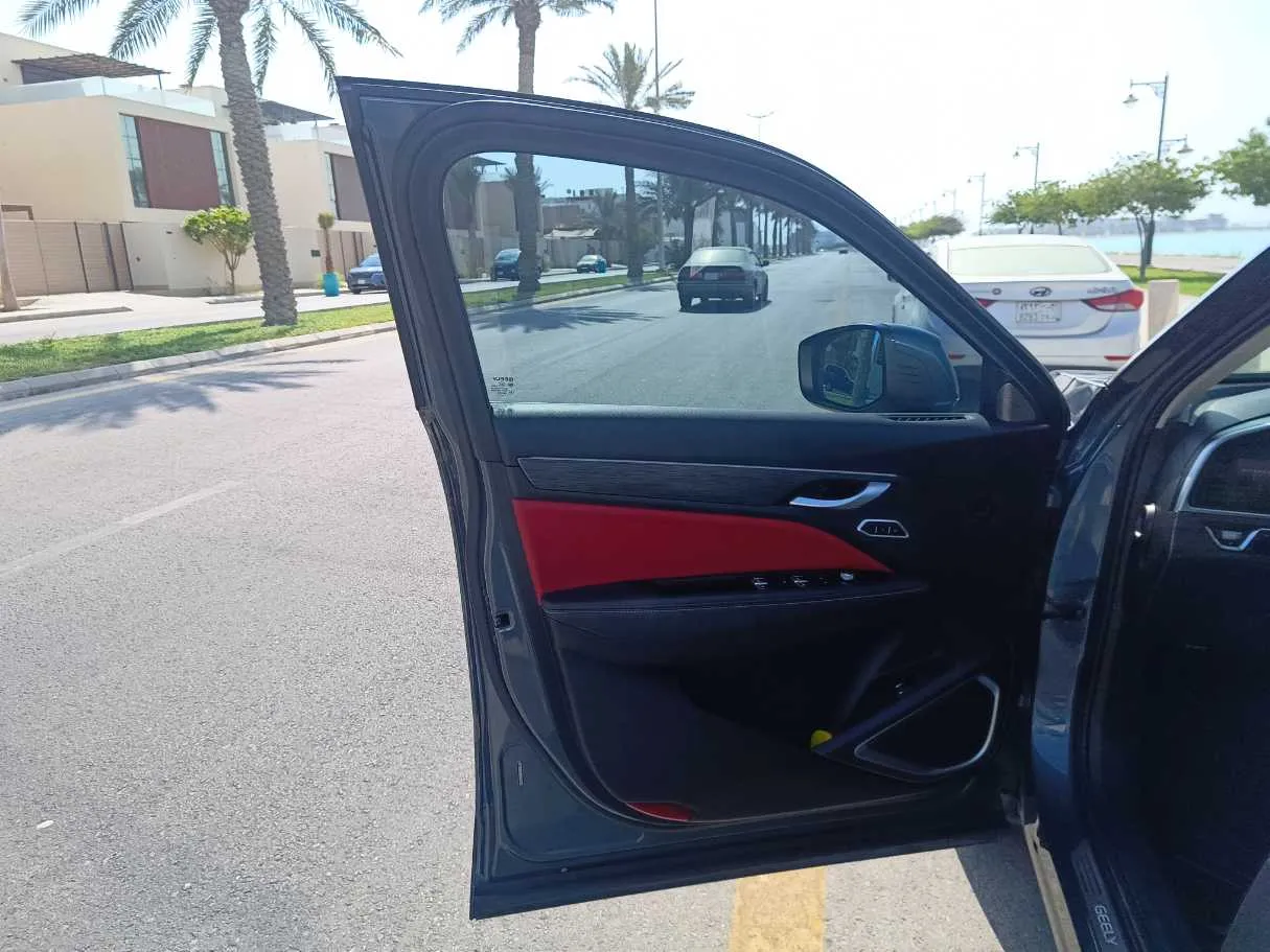 Car image 10