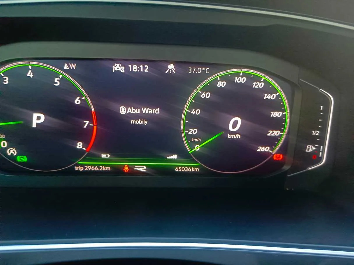 Car image 30