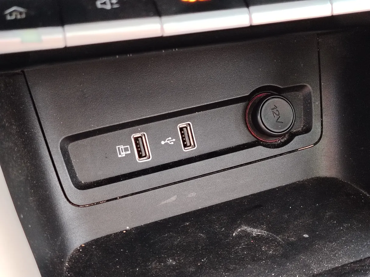 Car image 29