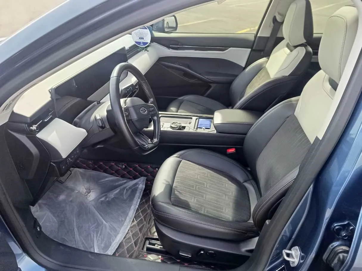 Car image 16