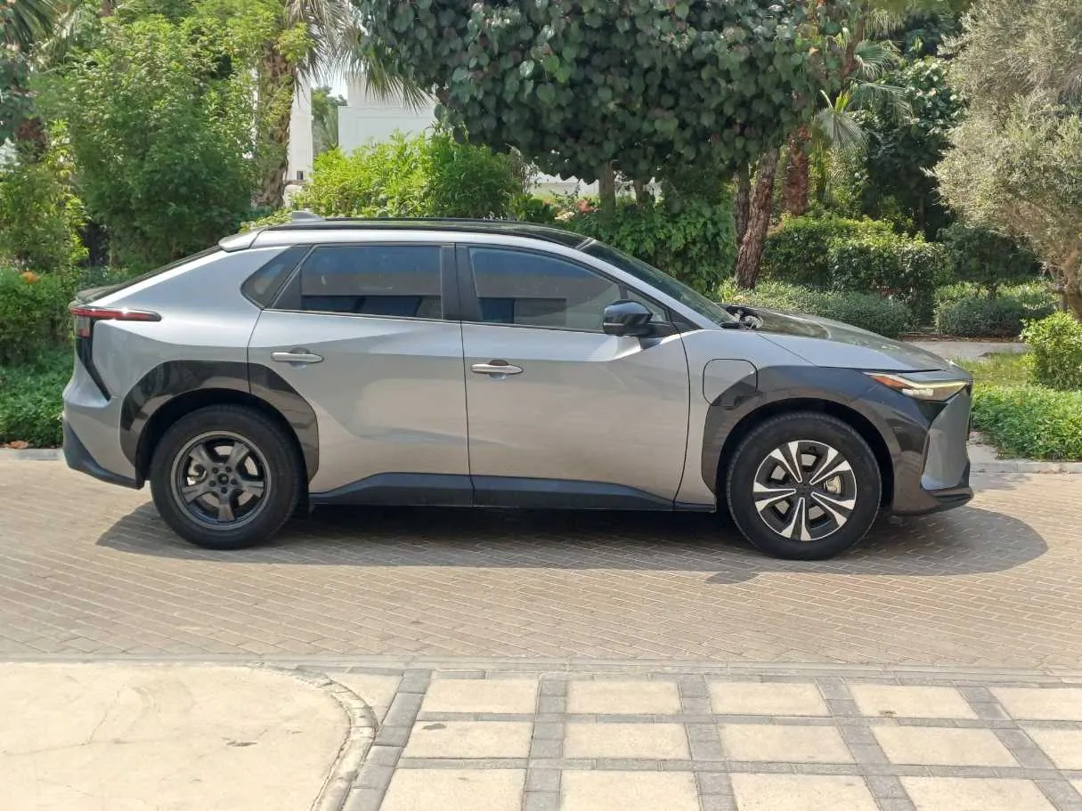 Car image 3