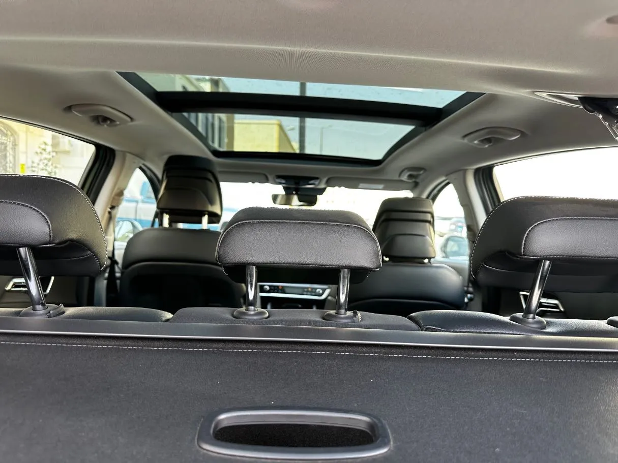 Car image 25