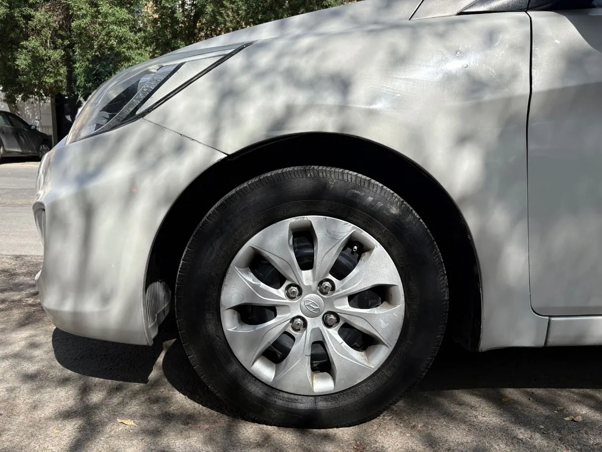 Car image 9
