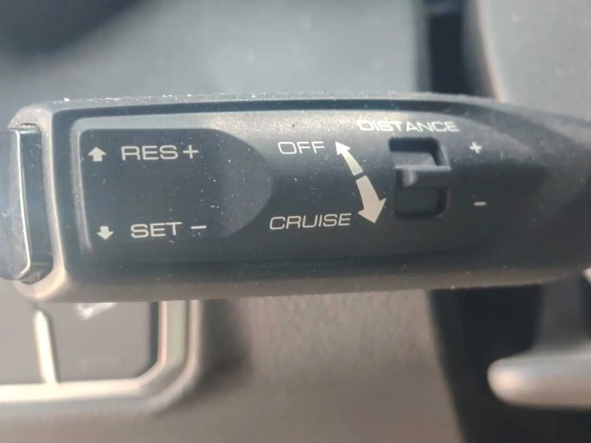 Car image 32