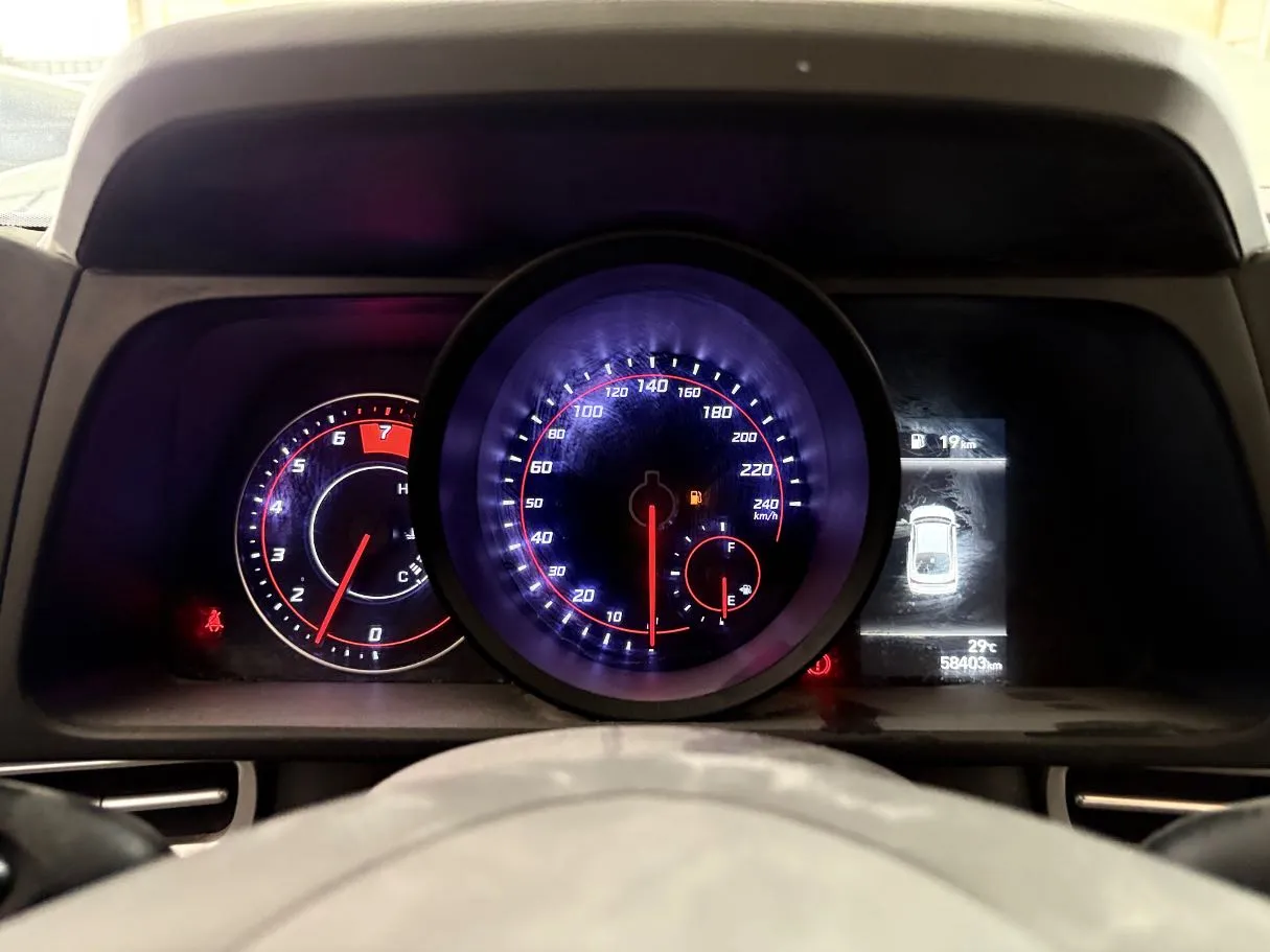 Car image 10