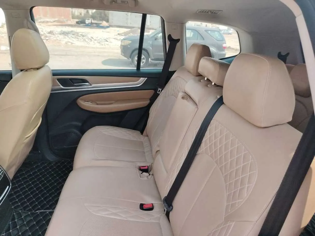 Car image 18