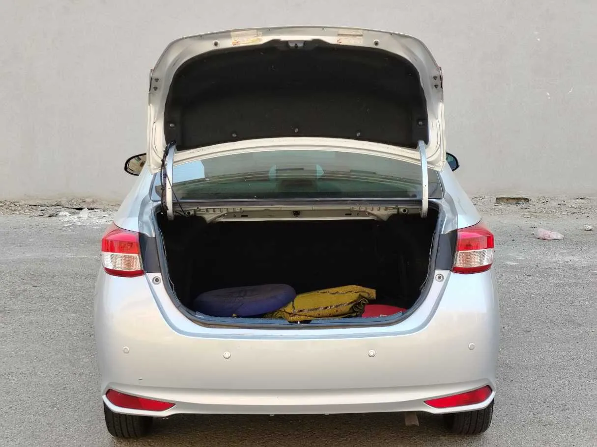 Car image 22
