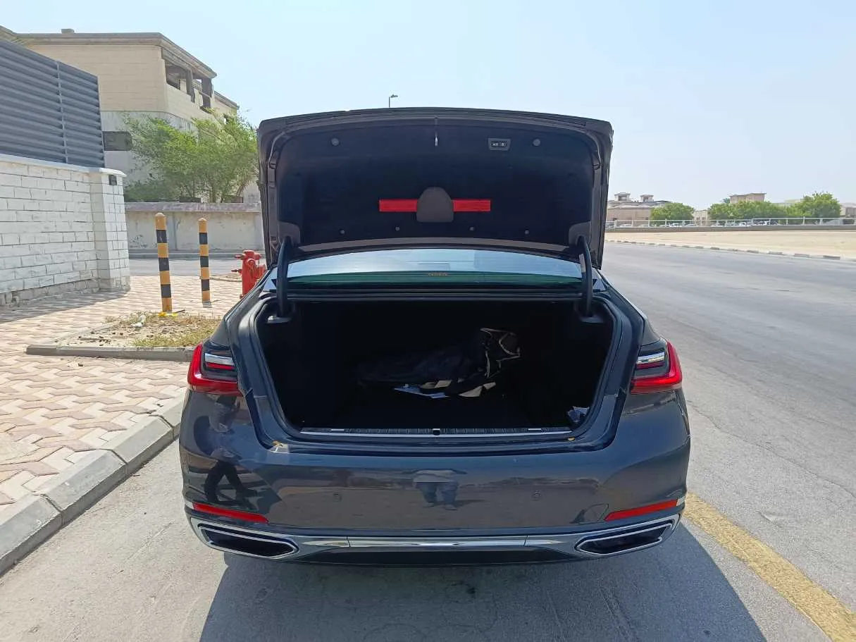 Car image 30