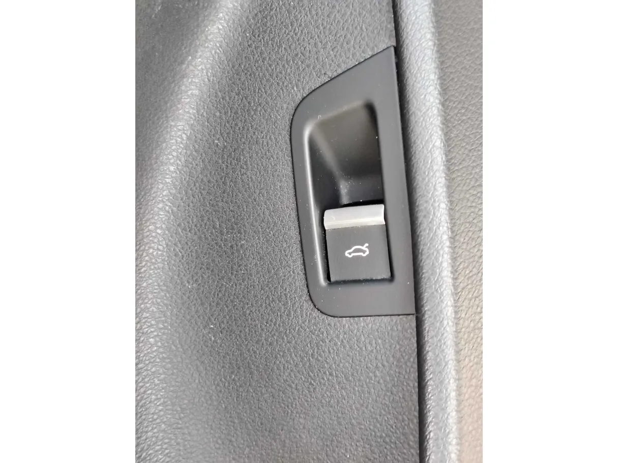 Car image 35