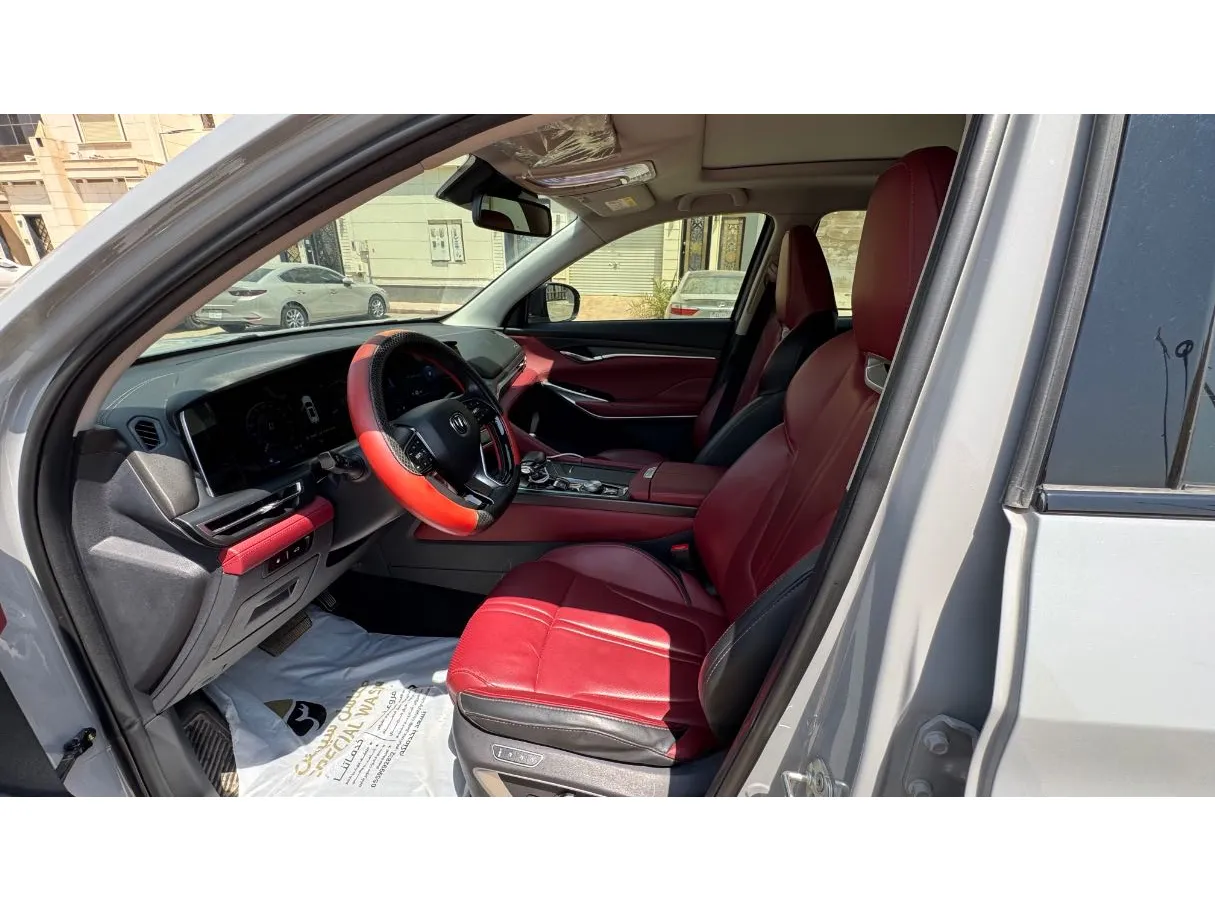 Car image 10