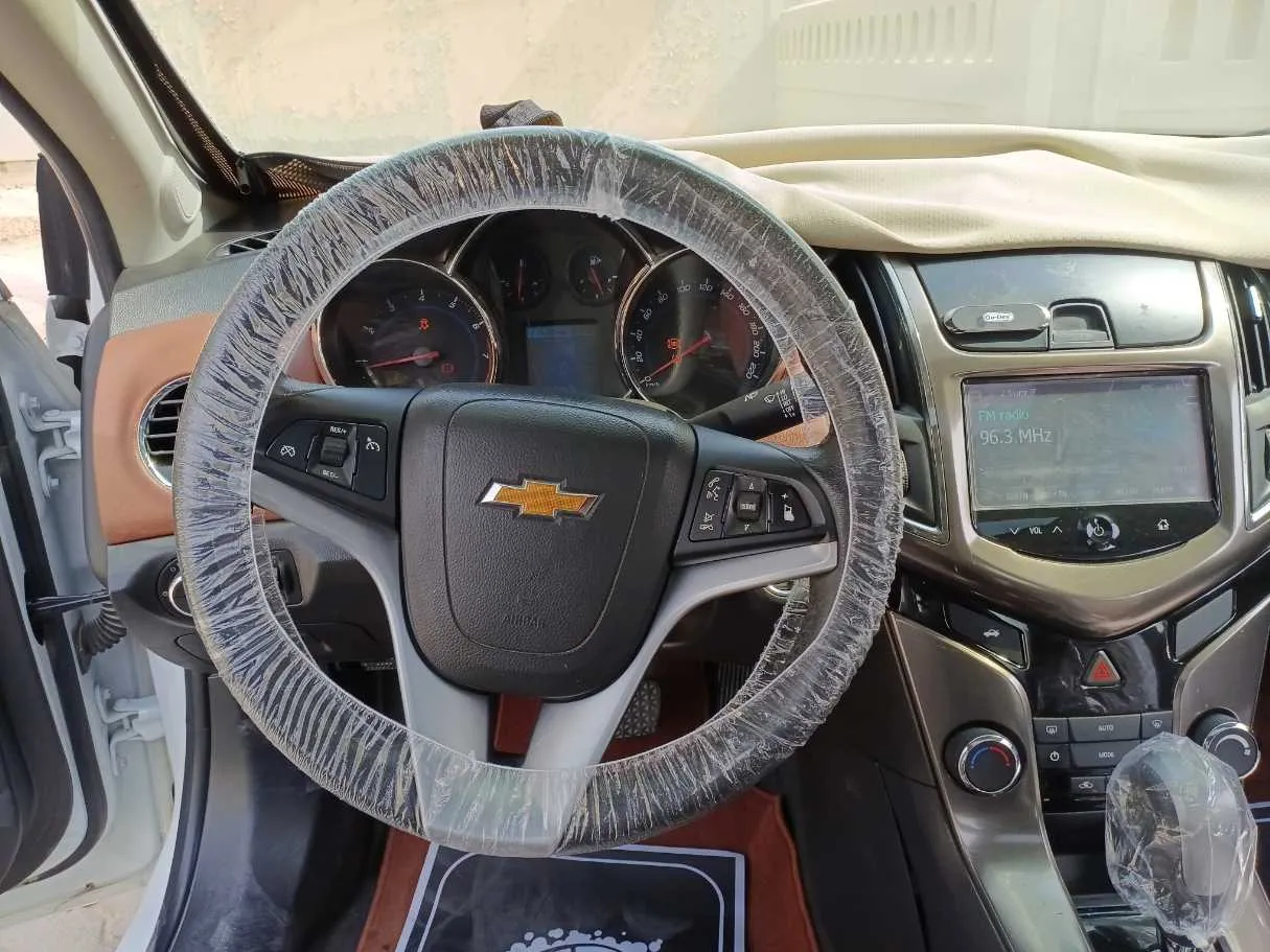 Car image 14