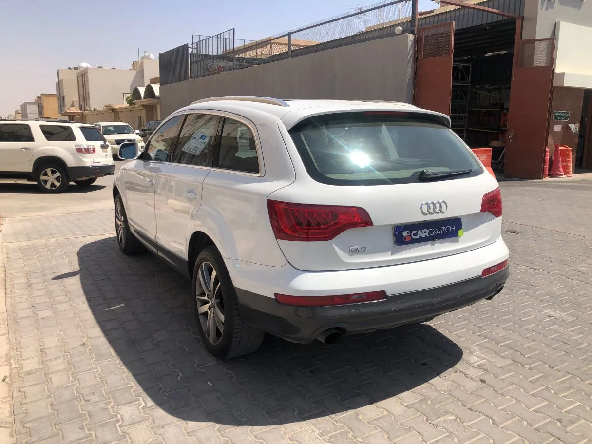 Car image 7