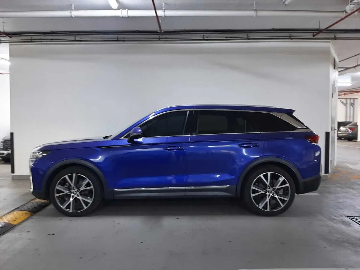 Car image 3