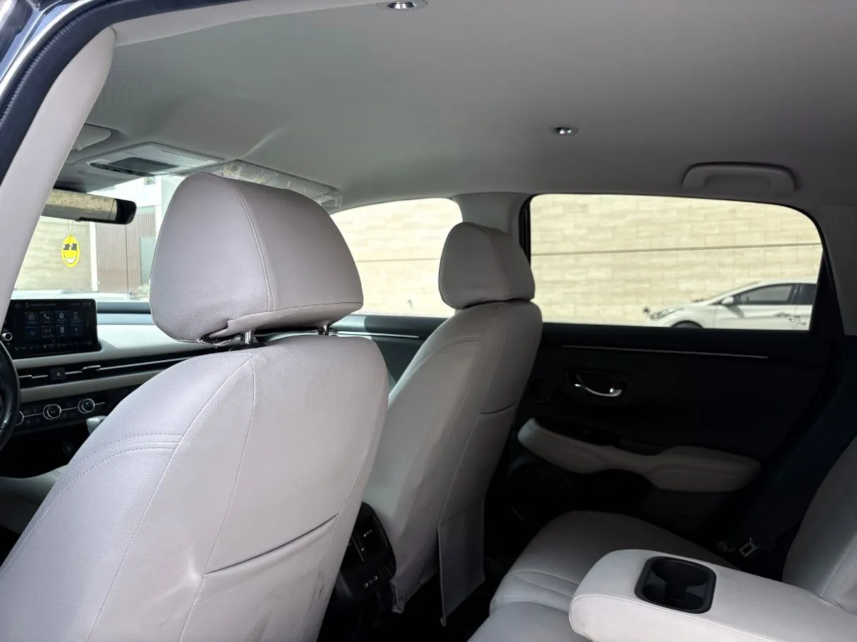 Car image 17