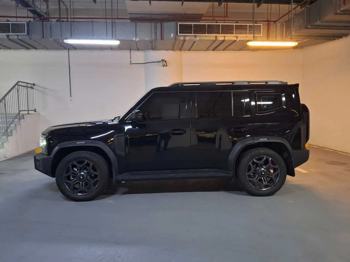 Car image 8