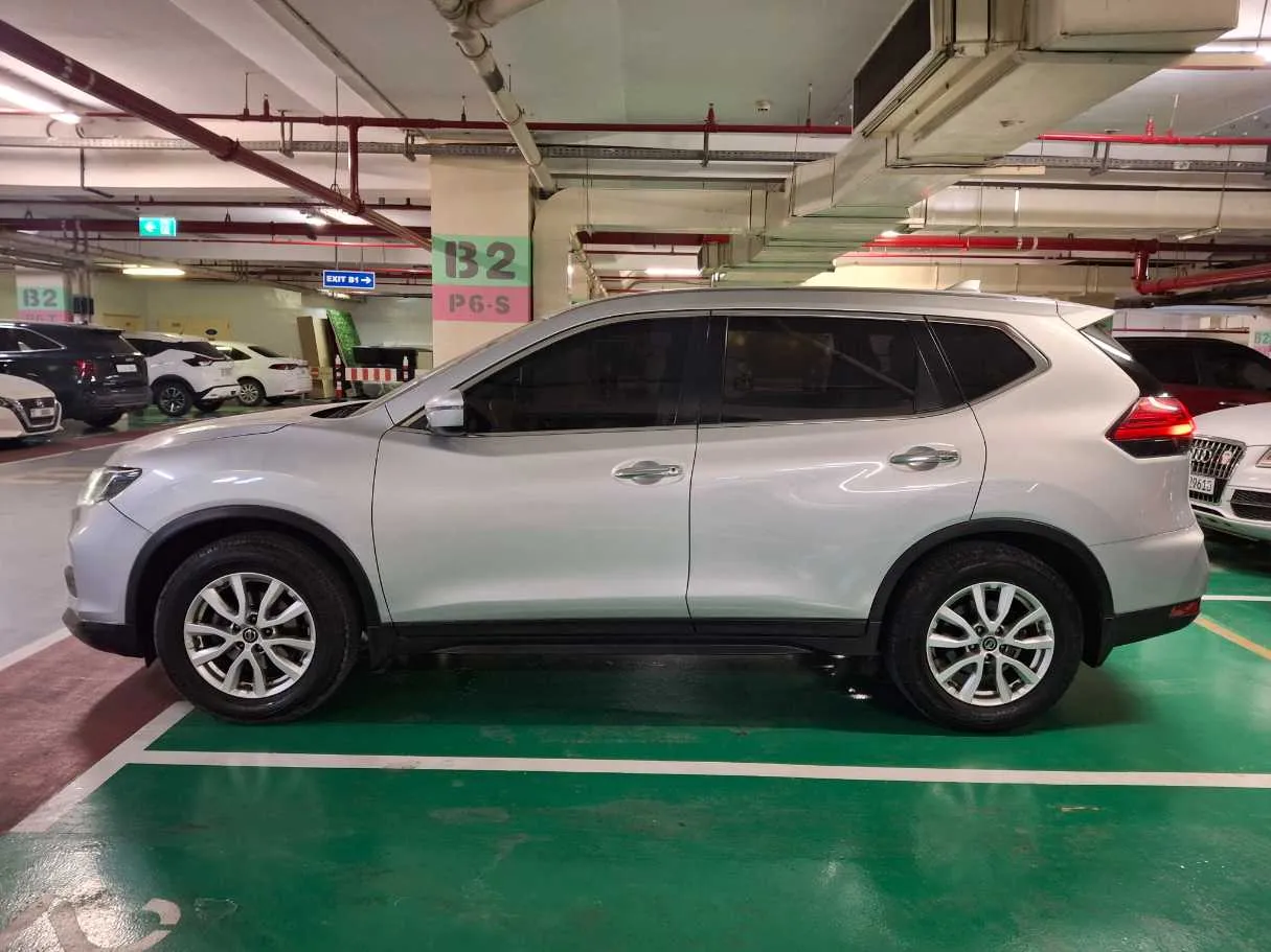 Car image 8