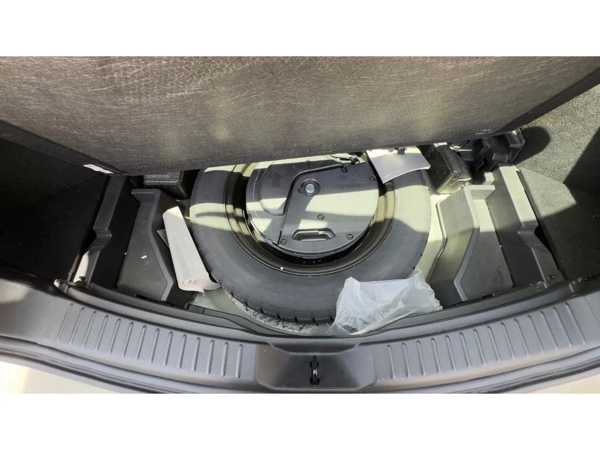 Car image 28