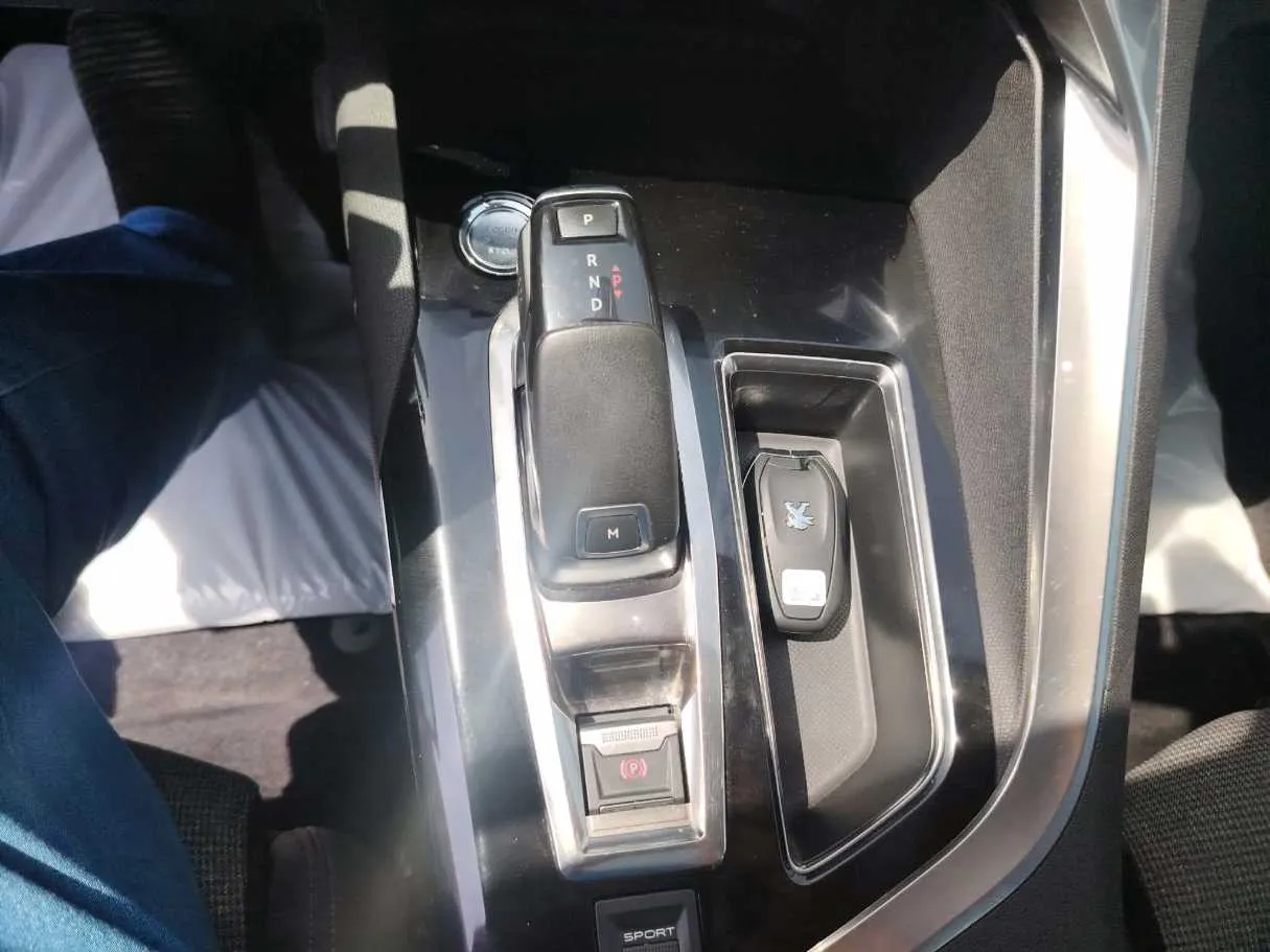 Car image 27
