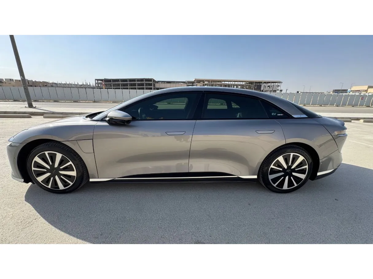 Car image 8